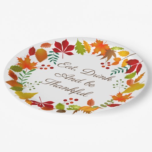 Farbige Herbstblätter für Erntedank Pappteller (Schrägansicht)