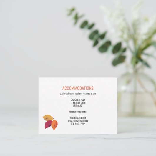 Farbige Herbstlaub für Hochzeitsgäste Begleitkarte (Stehend Vorderseite)