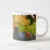 Farbige Herbstlaube Jumbo-Tasse (Rechts)