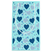 Farbige Herzen mit Streifen Kleine Geschenktüte (Vorderseite)