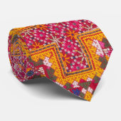 Farbige indische Stickerei Krawatte (Gerollt)