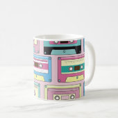 Farbige Kassetten, rosa Hintergrundmuster. Kaffeetasse (VorderseiteRechts)