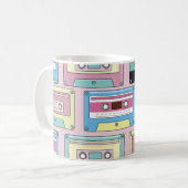 Farbige Kassetten, rosa Hintergrundmuster. Kaffeetasse (Vorderseite Links)