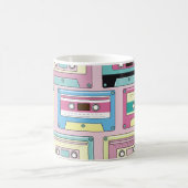 Farbige Kassetten, rosa Hintergrundmuster. Kaffeetasse (Mittel)