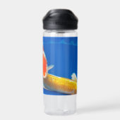 Farbige Koi im blauen Pool Trinkflasche (Rückseite)
