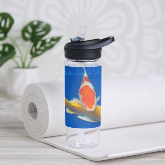 Farbige Koi im blauen Pool Trinkflasche (Yoga)