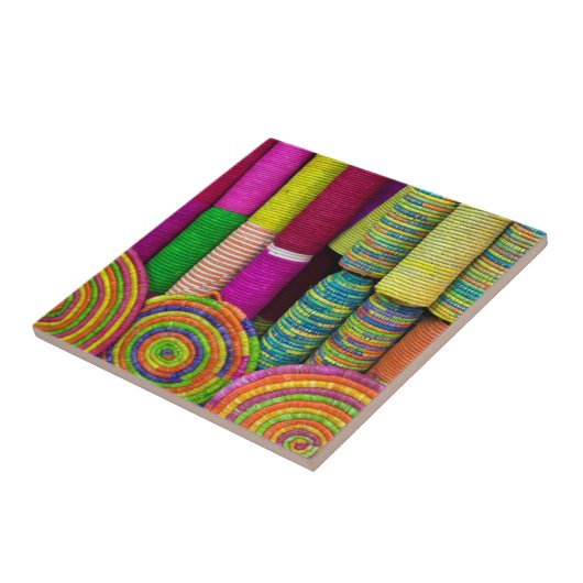 Farbige Körbe am Markt Fliese (Seite)