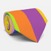 Farbige Krawatte (Streifen) (Gerollt)