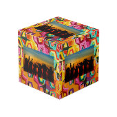 Farbige Lochstruktur Würfel (Vorderseite Schrägansicht)