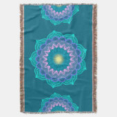 Farbige Mandala auf blauem Hintergrund Decke (Vorderseite Vertikal)