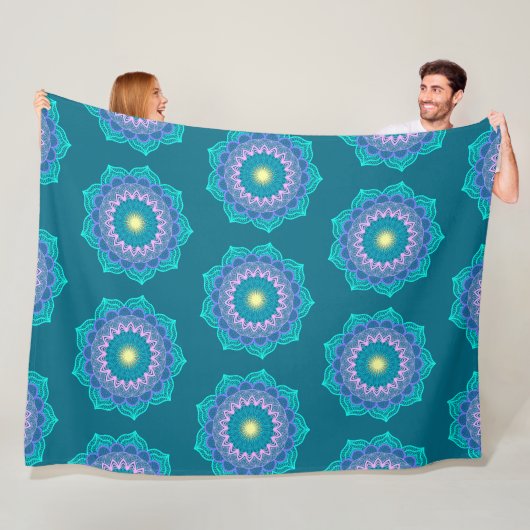 Farbige Mandala auf blauem Hintergrund Fleecedecke (Beispiel)