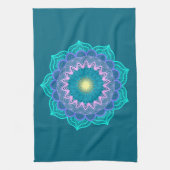 Farbige Mandala auf blauem Hintergrund Geschirrtuch (Vertikal)
