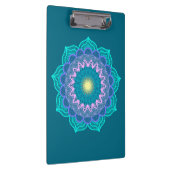 Farbige Mandala auf blauem Hintergrund Klemmbrett (Rechts)