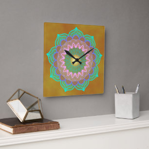 Farbige Mandala auf goldenem Hintergrund Quadratische Wanduhr