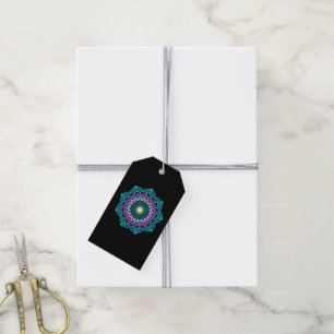Farbige Mandala auf schwarzem Hintergrund Geschenkanhänger