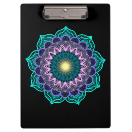 Farbige Mandala auf schwarzem Hintergrund Klemmbrett