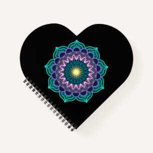 Farbige Mandala auf schwarzem Hintergrund Notizblock