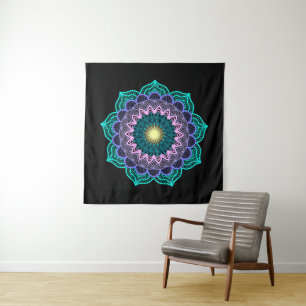 Farbige Mandala auf schwarzem Hintergrund Quadrat Wandteppich