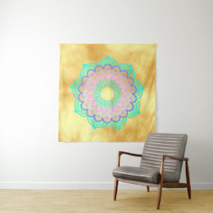 Farbige Mandala auf weichem goldenen Hintergrund Q Wandteppich