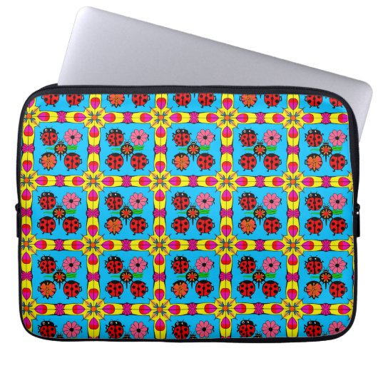 Farbige Marienkäfer und Blumen Laptopschutzhülle (Vorderseite)