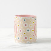 Farbige Monogramm Lächeln Daisy personalisiert Tasse (Zentrum)