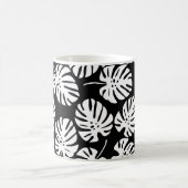 Farbige Monstera-Blätter nahtlos Kaffeetasse (Mittel)