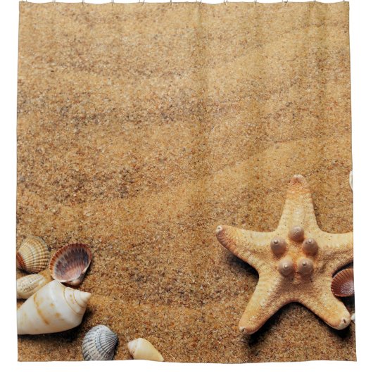 Farbige Muscheln am Sand Duschvorhang (Vorderseite)
