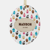 Farbige Niedliche Cupcakes Muster Monogramm Keramik Ornament (Rechts)