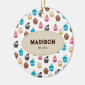 Farbige Niedliche Cupcakes Muster Monogramm Keramik Ornament (Links)