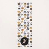 Farbige Niedliche Funny Cats & Paw Muster Monogram Yogamatte (Vorderseite)