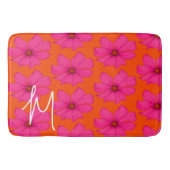 Farbige orange rosa florale Moderne Monogramm Badematte (Vorderseite)
