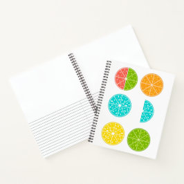 Farbige Orangen-Skizze und ausgekleidete Notizblock