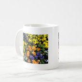 farbige Pansy-Blume Kaffeetasse (Vorderseite Links)