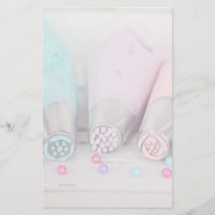 Farbige Pastell-Kuchen-Dekorationstools Fotografie Briefpapier