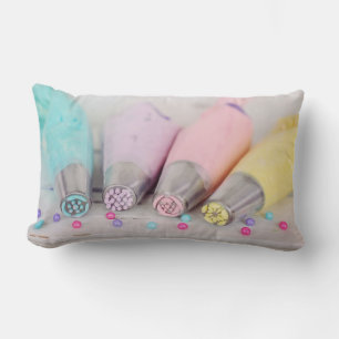 Farbige Pastell-Kuchen-Dekorationstools Fotografie Lendenkissen