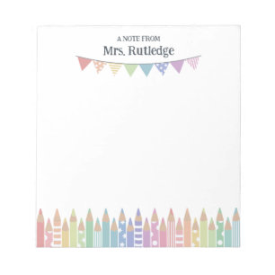 Farbige Pastellstifte von der Lehrerin Notizblock