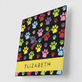 Farbige Paws, Muster, Hundepaws, Ihr Name Quadratische Wanduhr (Winkel)