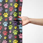 Farbige Paws, Muster, Paw Prints, Hundeschrauben Schal<br><div class="desc">Niedliches,  lustiges und hübsches Muster mit bunten Pfoten. Modernes und trendiges Geschenk,  perfekt für den Hundeliebhaber in Ihrem Leben.</div>