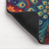 Farbige Pfauenfedern und Blumen Mousepad (Ecke)