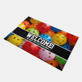  Farbige Pickleballs, benutzerdefinierter Text  Fußmatte (Schrägansicht)