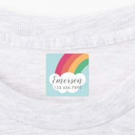 Farbige Regenbogenkinder bügeln auf dem Etikett