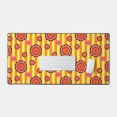 Farbige Retro-Blume auf Streifen Schreibtischunterlage (Tastatur & Maus)