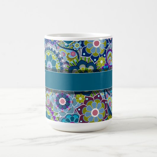 Farbige Retro-Blume mit Monogramm Kaffeetasse (Mittel)