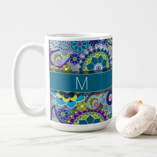 Farbige Retro-Blume mit Monogramm Kaffeetasse (Mit Donut)