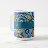 Farbige Retro-Blume mit Monogramm Kaffeetasse (Vorderseite Links)