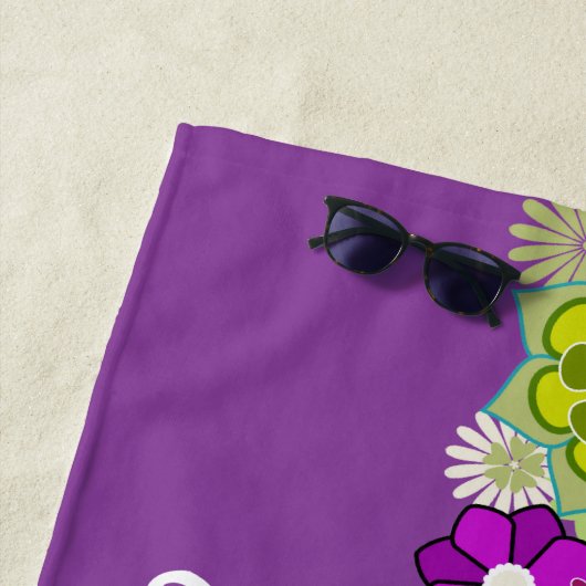 Farbige Retro-Blume mit Monogramm Strandtuch (Beispiel)