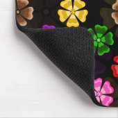 Farbige Retro-Regenbogen-Blumen-Design Schwarz Mousepad (Ecke)