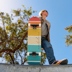 Farbige Retro-Streifen Name Skateboard