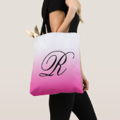Farbige, rosa Ombre über einer Farbe mit Monogramm Tasche (Von Nahem)
