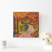 Farbige, ruhige Uhr an der Waldwand (Zuhause)